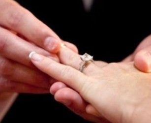 (VIDEO) Un doble de riesgo pide la mano de su prometida envuelto en llamas