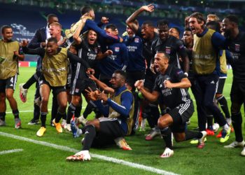 Lyon da la sorpresa derrota 3 a 1 al Manchester City en la Champion