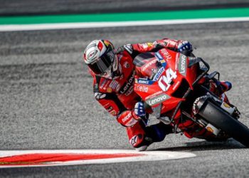 (VIDEO) Andrea Dovizioso gana el Moto GP de Austria y Valentino Rossi se salva de sufrir accidente por centímetros