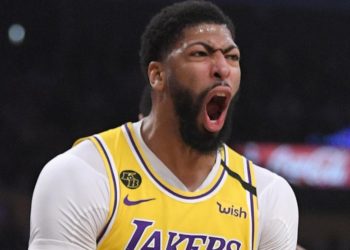 Anthony Davis da la cara por los Lakers y suman su primer triunfo en playoffs