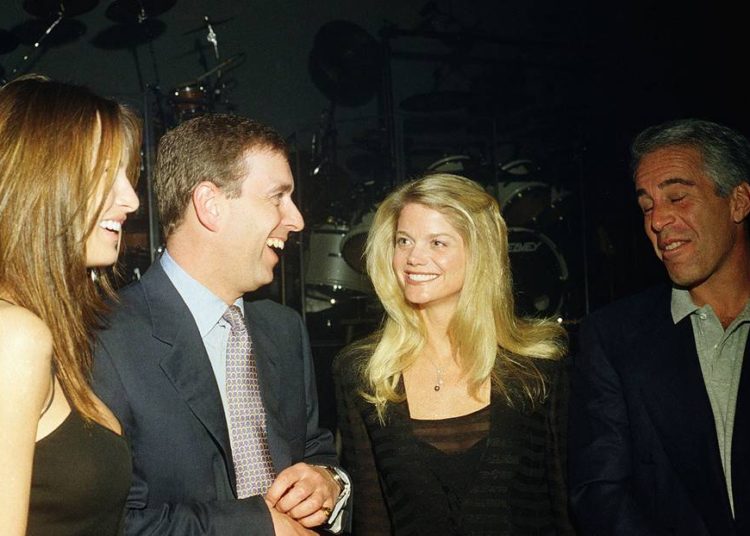Exmodelo afirma que una amiga suya se acostó con el príncipe Andrés por orden de Jeffrey Epstein