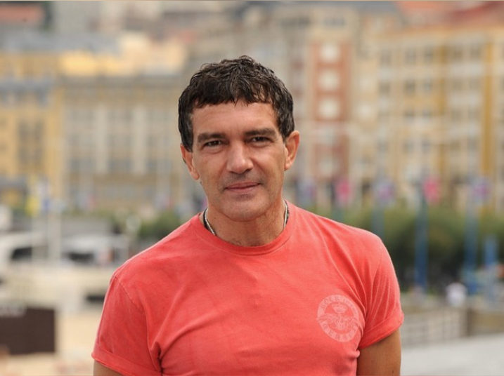 Antonio Banderas anunció que superó el coronavirus con una original foto