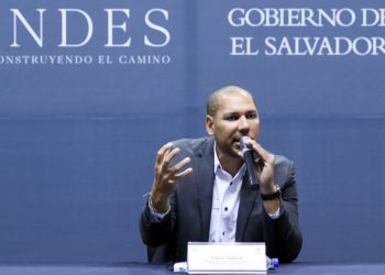 INDES y Cádiz C.F. inician acercamiento para beneficiar al deporte salvadoreño