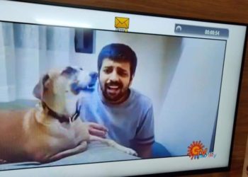 (VIDEO) Comediante indio canta al unísono con su perro