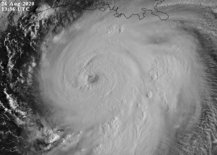 El huracán Laura obligó a evacuar a 400.000 personas en EE.UU. y amenaza la costa del Golfo de México