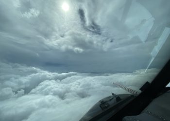 (VIDEO) Un avión vuela a través del huracán Laura que azota Luisiana y Texas