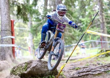 Ciclista Mariana Salazar vuelve a brillar, esta vez en Francia