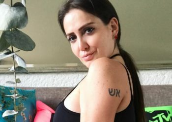Celia Lora modela su más coqueto conjunto deportivo