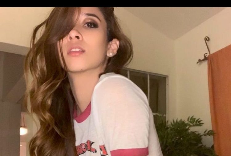 Daniela Servellón imita a Yanet García con una publicación en ropa interior