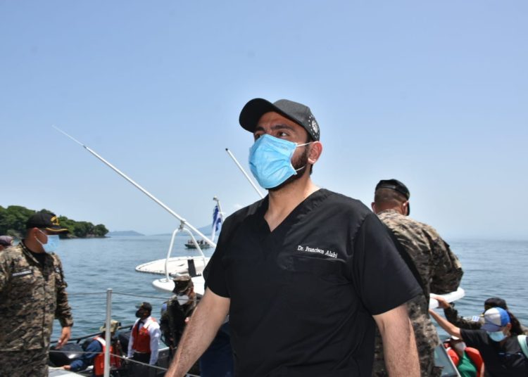 Habitantes de Isla Meanguera reciben jornada médica y pruebas de covid-19