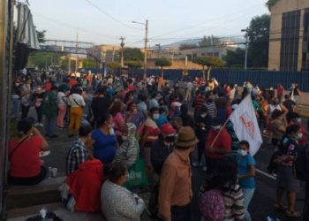 ASTRAM protesta frente a Centro Judicial ante retenciones de cuotas de empleados de alcaldía de San Salvador