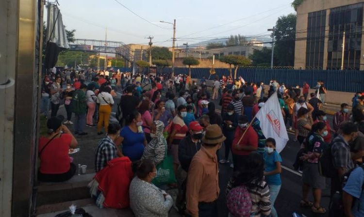 ASTRAM protesta frente a Centro Judicial ante retenciones de cuotas de empleados de alcaldía de San Salvador