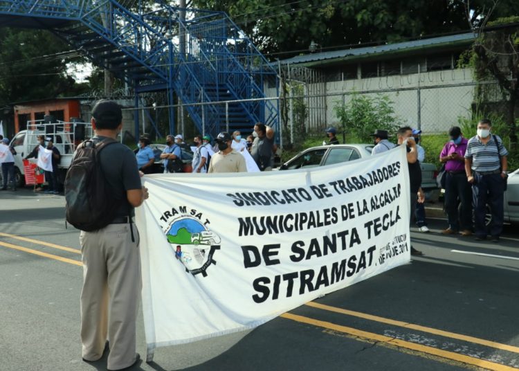 ASTRAM bloquea calle frente a Centro Judicial y pide justicia por el asesinato de dirigente sindical