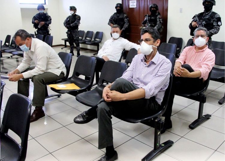 Juzgado definirá este jueves si acusados por estafa al estado por permuta de armas seguirán en prisión