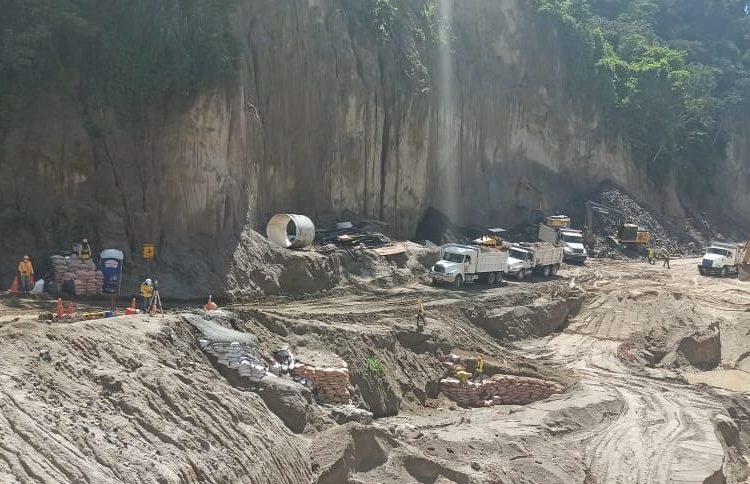 Reparación de cárcava en col. Santa lucía, de Ilopango, avanza en un 60%, asegura MOP