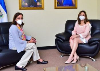 Ex directora del ISSS fue nombrada embajadora de El Salvador en México
