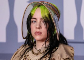 La cantante Billie Eilish se dirige a los votantes y muestra su apoyo a Biden