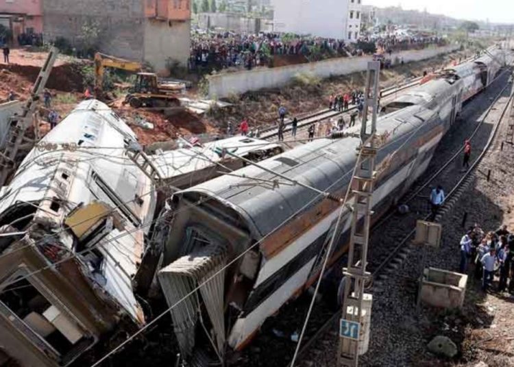 Al menos un muerto varios heridos al descarrilamiento e incendio de un tren en Escocia