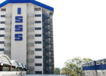 Bukele denuncia intento privatizador del ISSS por parte de los diputados, y señala a Simán estar detrás de la iniciativa