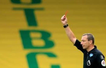 En el fútbol inglés el jugador que tosa frente a su rival será expulsado