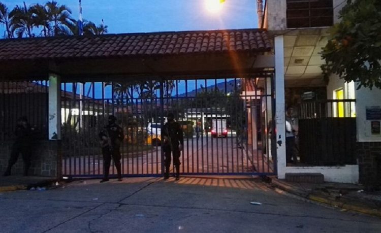 Policía detiene a un presunto violador cuando buscaba asistencia médica en hospital Zacamil