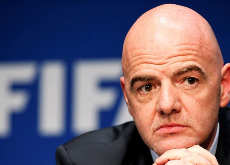 La FIFA informó que Gianni Infantino no será separado del cargo de presidente mientras sea investigado