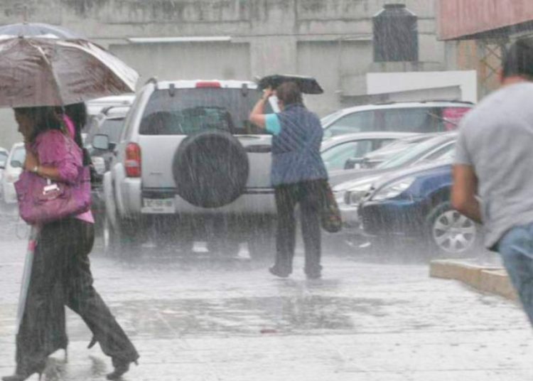 El paso de una onda tropical para este sábado provocará chubascos y tormentas para la tarde y noche