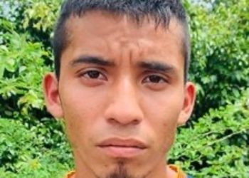 Mató a su padre policía, a su madre y a su hermana de 13 años para pagar una deuda con la pandilla