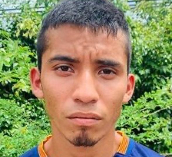 Mató a su padre policía, a su madre y a su hermana de 13 años para pagar una deuda con la pandilla