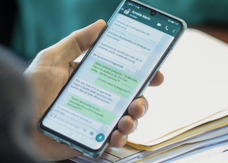 Captan a diputado Parker recibiendo información adelantada de auditoría de la CCR para cuestionar a ministro Anliker
