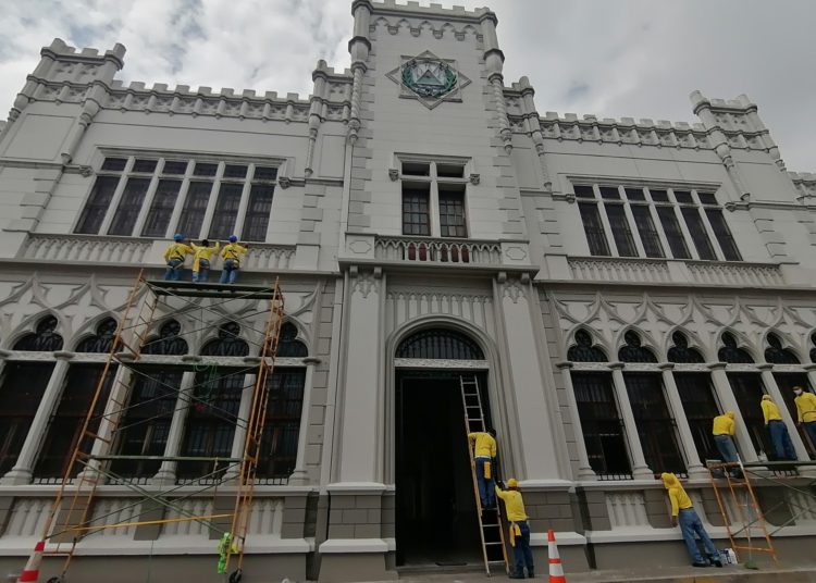 Reos en fase de confianza restauran «El Castillo» de la PNC