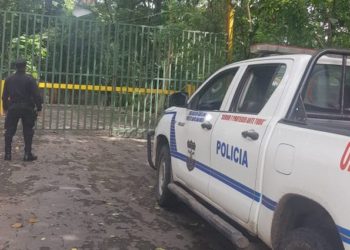 Restaurantes de playas abren sus puertas a decenas de vacacionistas en plena pandemia