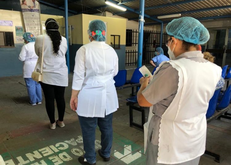 Hospitales Médico Quirúrgico y Policlínico Zacamil tamizan a personal que combate pandemia