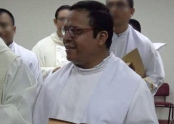 Asesinan con arma de fuego al párroco de San Francisco Chinameca