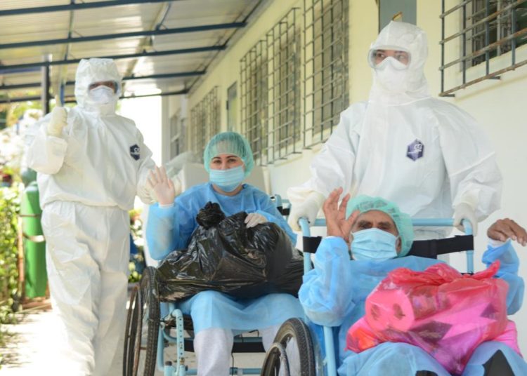Más salvadoreños vencen el covid-19 y son dados de alta del Hospital San Rafael