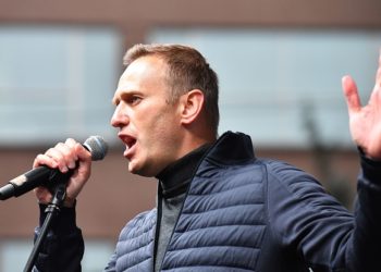 El opositor ruso Alexei Navalny tiene un veneno tan potente en su organismo que los médicos lo atienden con equipos de máxima protección