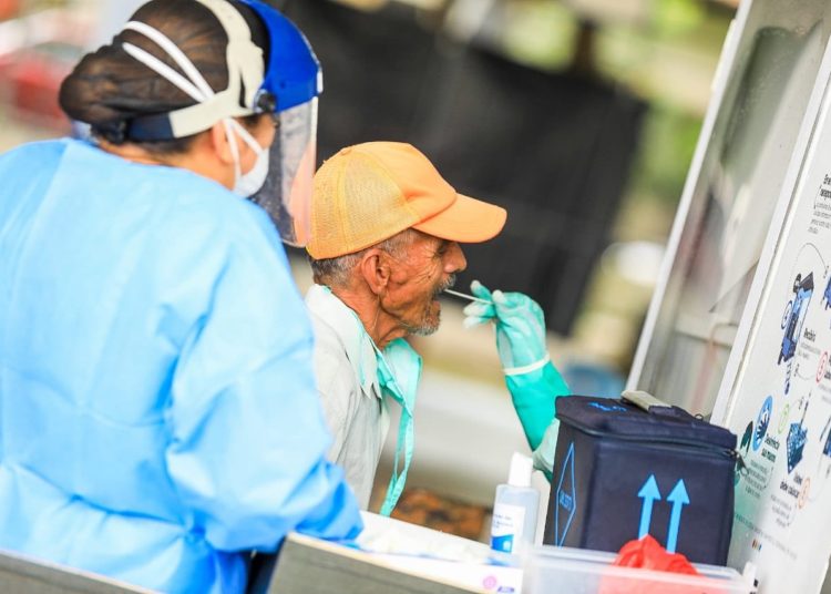 Salud realiza 300 pruebas de covid-19 en San Juan Opico
