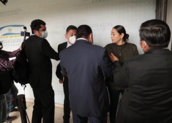 Junta Directiva de la Asamblea impide el ingreso de la Secretaria de Comunicaciones al Salón Azul, durante interpelación de Merino Monroy