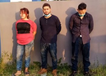 Detienen en flagrancia a 3 sujetos acusados de robo a mano armada en San Vicente
