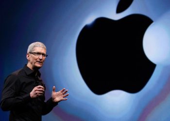 Tim Cook se convirtió en multimillonario y llevó a Apple a la cima de su valor histórico de casi 2 billones de dólares
