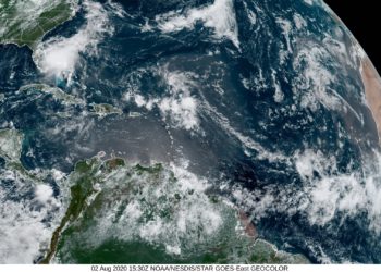 Tormenta tropical Isaías se abate sobre Florida con fuertes vientos