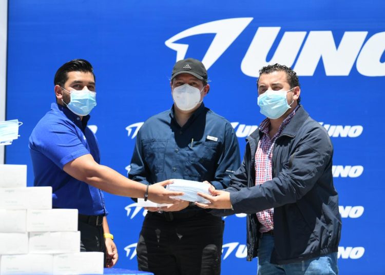 Obras Públicas recibe donativo de 10 mil mascarillas de UNO El Salvador para prevenir contagios en transporte de pasajeros