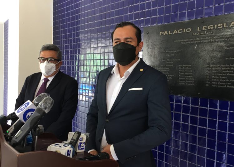 Presidente Bukele reprocha a diputados no haber recibido a Zelaya: «Otro día perdido para nuestro ministro de Hacienda»