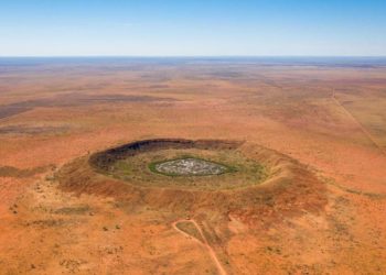 Descubren uno de los cráteres de meteorito más grandes del mundo en Australia