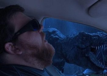 Hombre ‘se duerme’ en el coche y se convierte en protagonista de divertidos memes gracias a su esposa