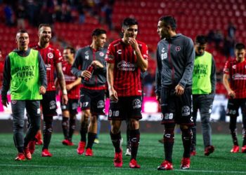 30 casos positivos de COVID-19 en un solo equipo no detienen a la Liga MX