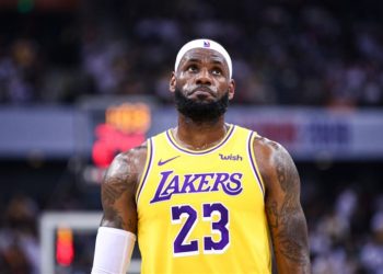 LeBron James enojado por no haber ganado el premio al mejor jugador de la NBA