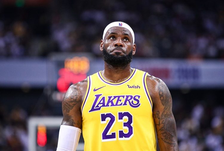 LeBron James enojado por no haber ganado el premio al mejor jugador de la NBA