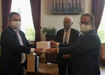 Guatemala recupera una antigua máscara de jade que fue robada y trasladada a Bélgica