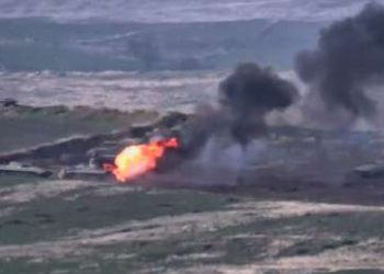 (VIDEO) Azerbaiyán y Armenia intensifican choque armado en frontera